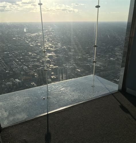 sears tower glass floor shatters